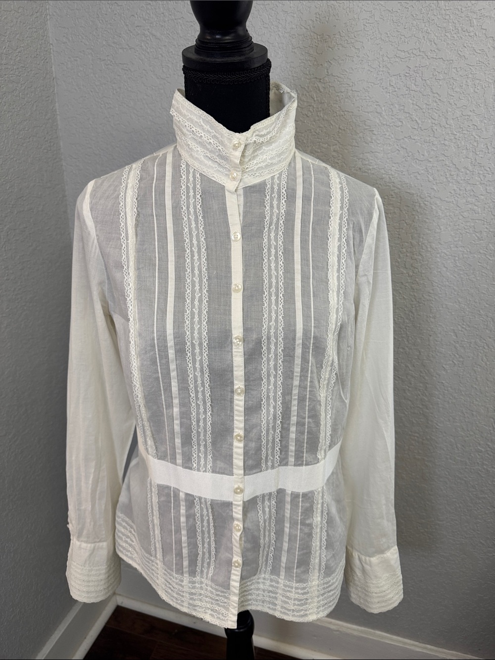 LOFT 100% Cotton Ivory Lace-Trim Button Front Victorian Collar Blouse